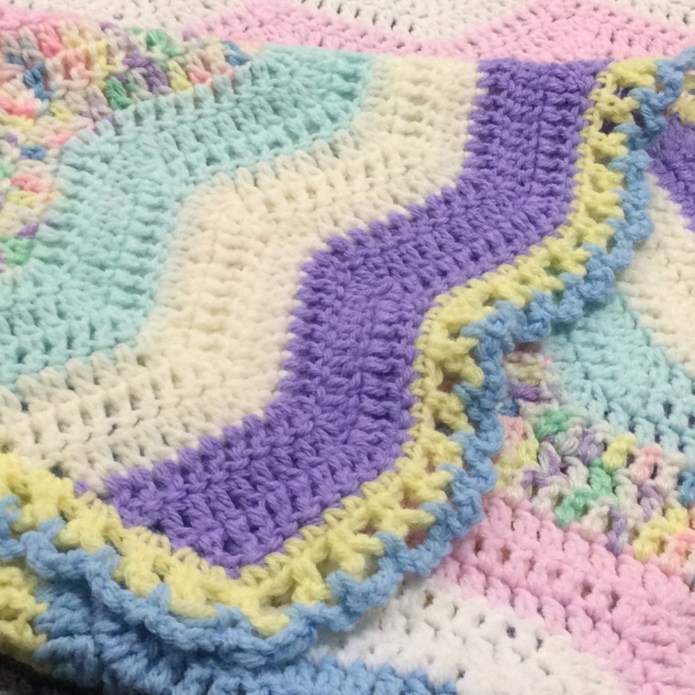 🌸Handmade crocheted baby blanket afghan for crib or stroller. New.